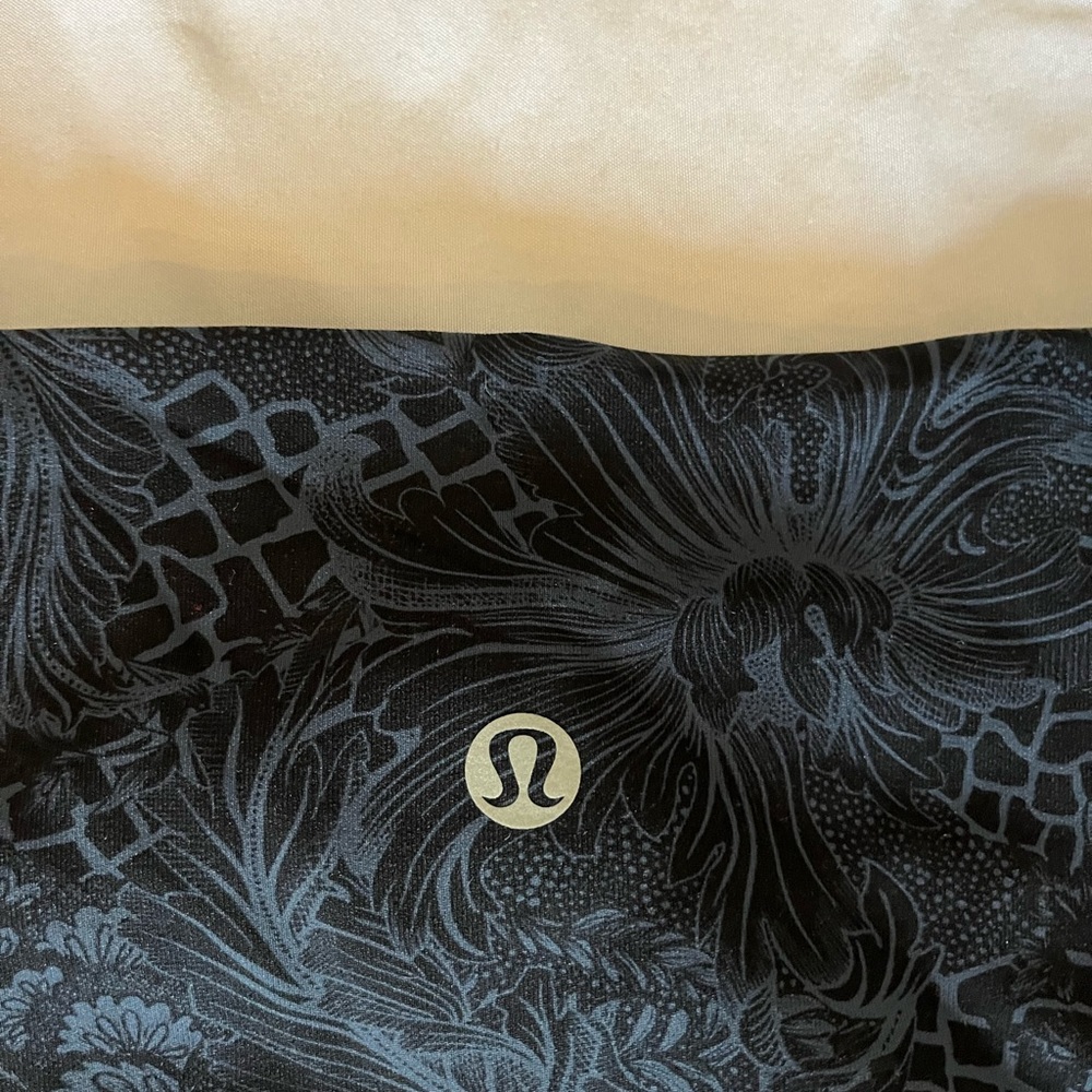 Wunder Under floral lululemon leggings size 6 navy